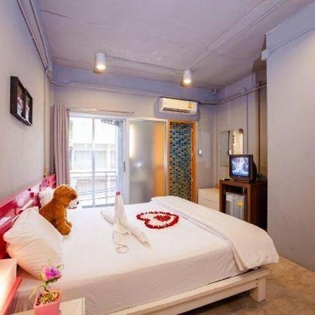 Oyo 292 The Oddy Hip Hotel Patong Eksteriør bilde