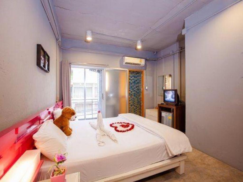 Oyo 292 The Oddy Hip Hotel Patong Eksteriør bilde