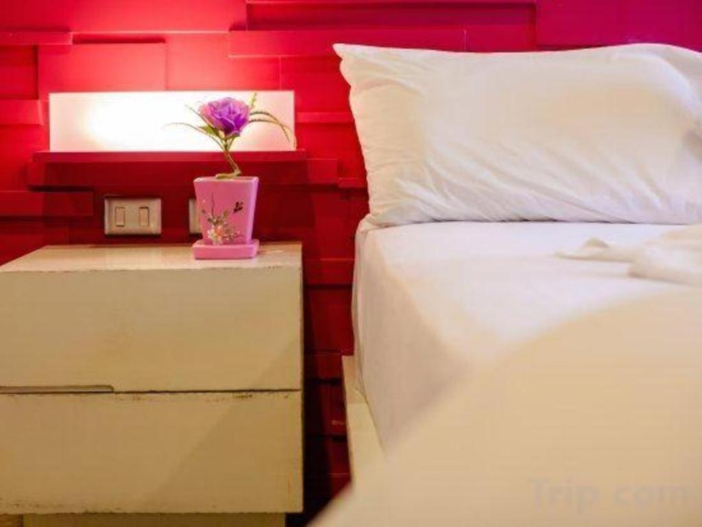Oyo 292 The Oddy Hip Hotel Patong Eksteriør bilde