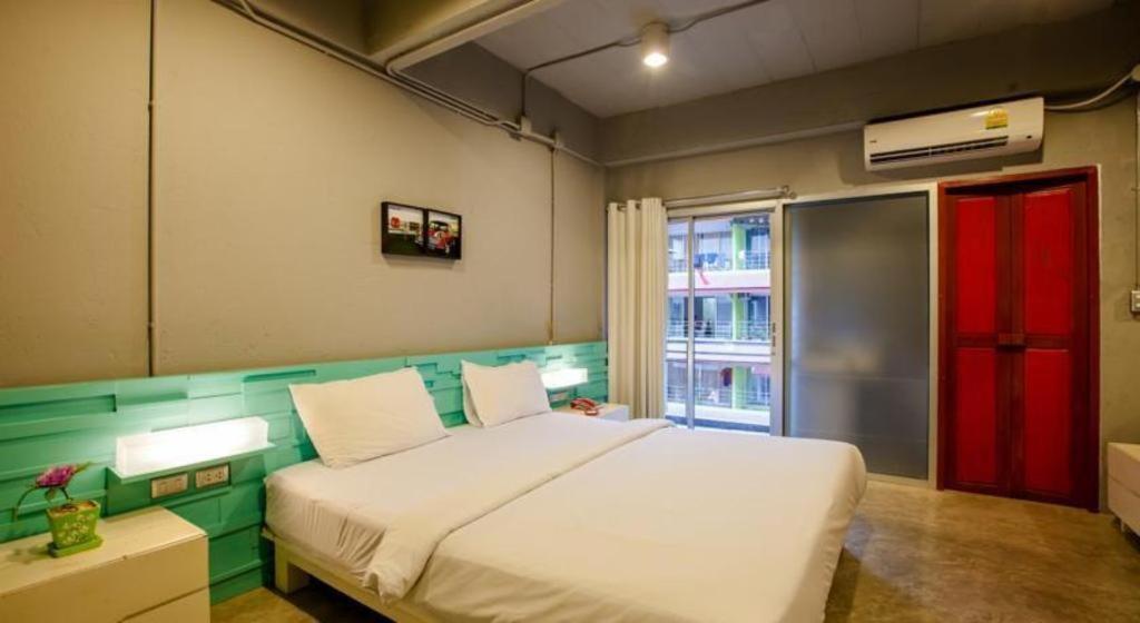 Oyo 292 The Oddy Hip Hotel Patong Eksteriør bilde