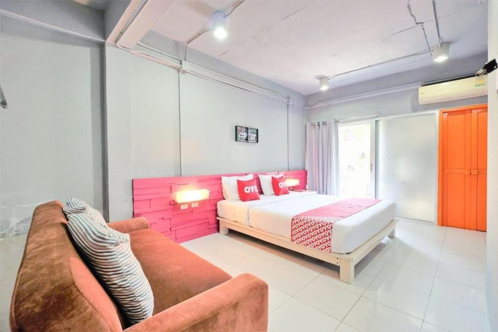 Oyo 292 The Oddy Hip Hotel Patong Eksteriør bilde