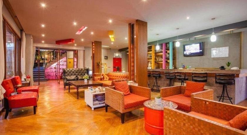 Oyo 292 The Oddy Hip Hotel Patong Eksteriør bilde