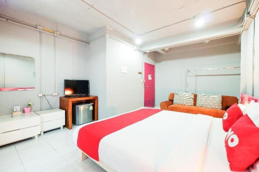 Oyo 292 The Oddy Hip Hotel Patong Eksteriør bilde