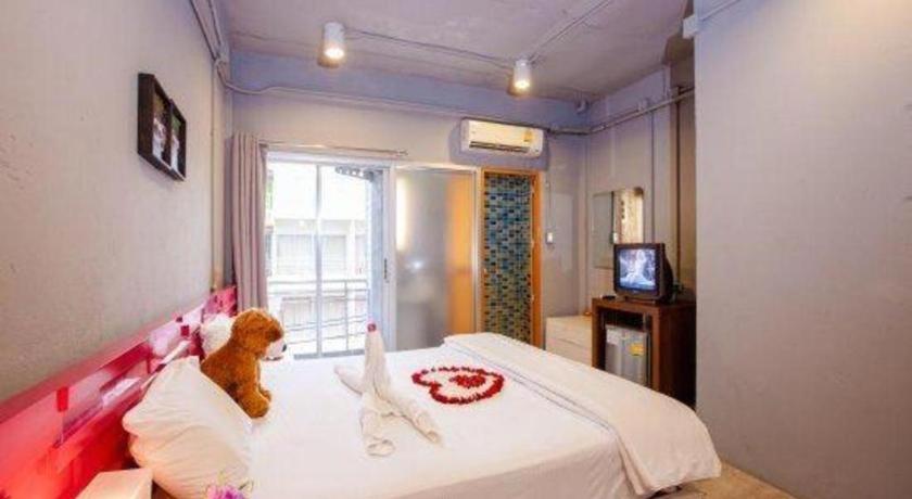 Oyo 292 The Oddy Hip Hotel Patong Eksteriør bilde